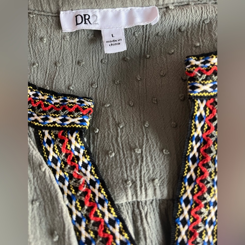 DR2 Green Blouse with Colorful Embroidery - Picture 4 of 4